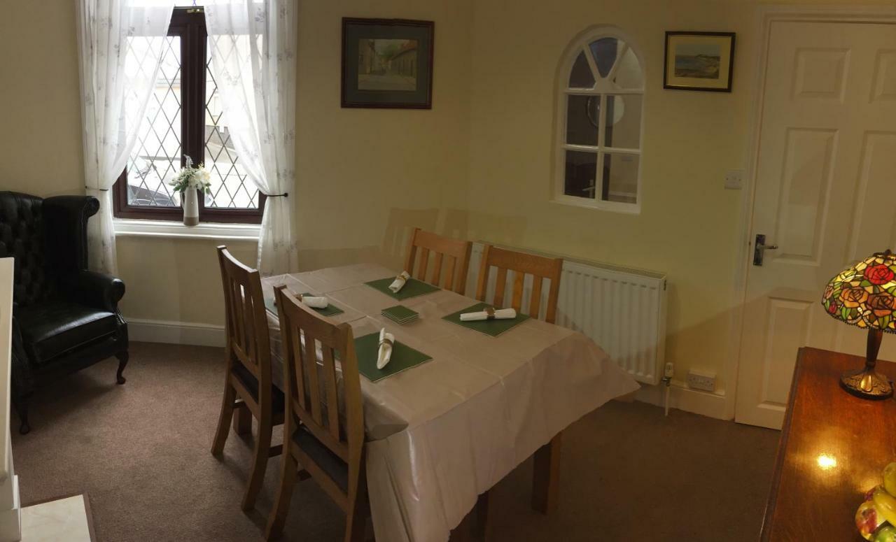 Browns Holiday Cottage Файли Екстериор снимка