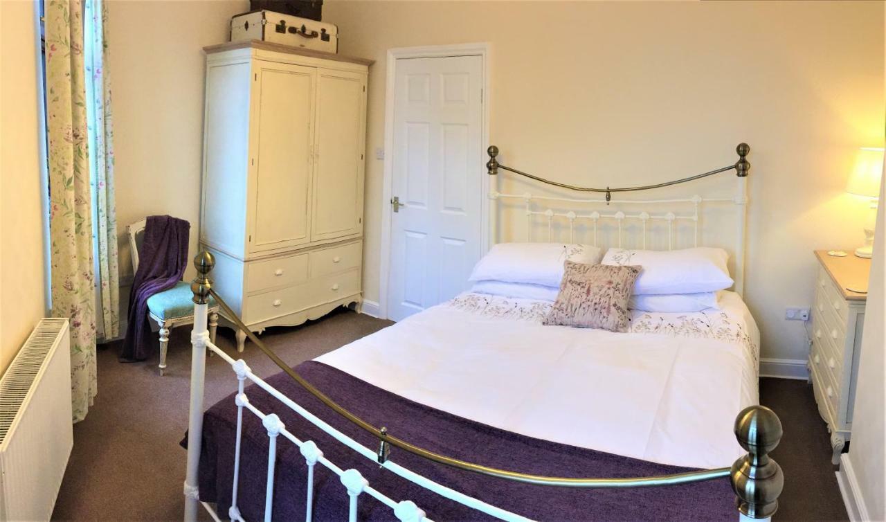 Browns Holiday Cottage Файли Екстериор снимка