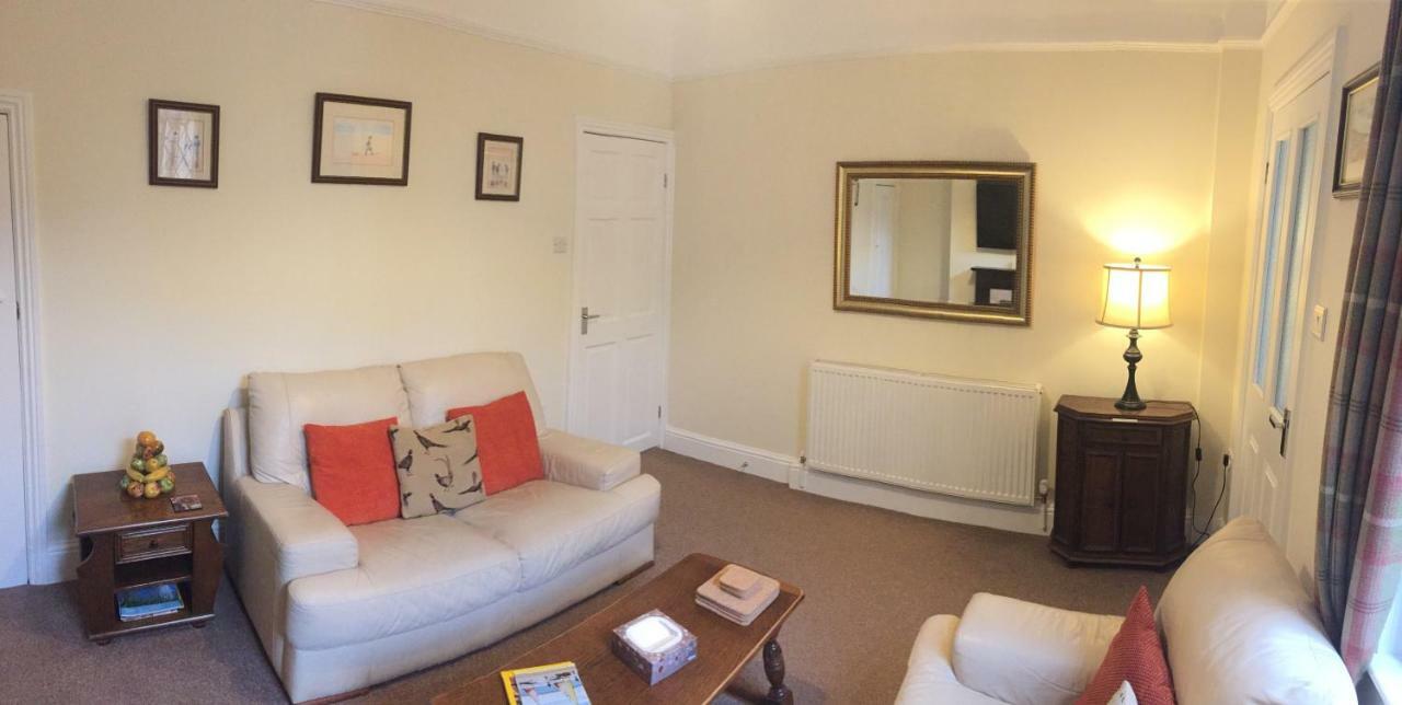 Browns Holiday Cottage Файли Екстериор снимка