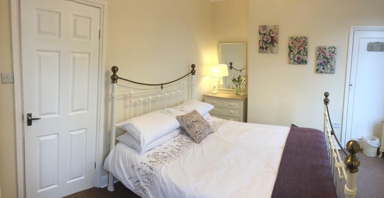 Browns Holiday Cottage Файли Екстериор снимка